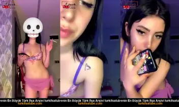 İzlemek için çıplak, seksi bir bayanın arkasını sarma