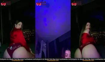 Poine ifşa nude rezidanstan canlı