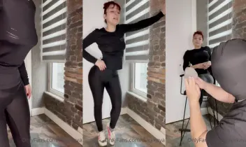 Dilek Kaya kokmuş çoraplarını koklatıyor